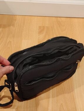 NWT Multi-Zip Crossbody Pouch Purse Bag